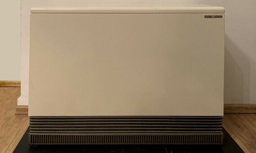 Einst wurde die Nachtspeicherheizung als Alternative zu Öfen für Kohle und Heizöl propagiert. Unsere Elektriker kontrollieren die Betriebssicherheit und Energieeffizienz von Altgeräten und tauschen sie bei Bedarf gegen eine sparsame Elektro­heizung aus.